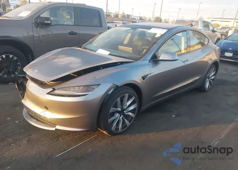 2025 Tesla Model 3 Long Range Rear-Wheel Drive/Standard z USA, uszkodzony, nr VIN 5YJ3E1EA6SF032672